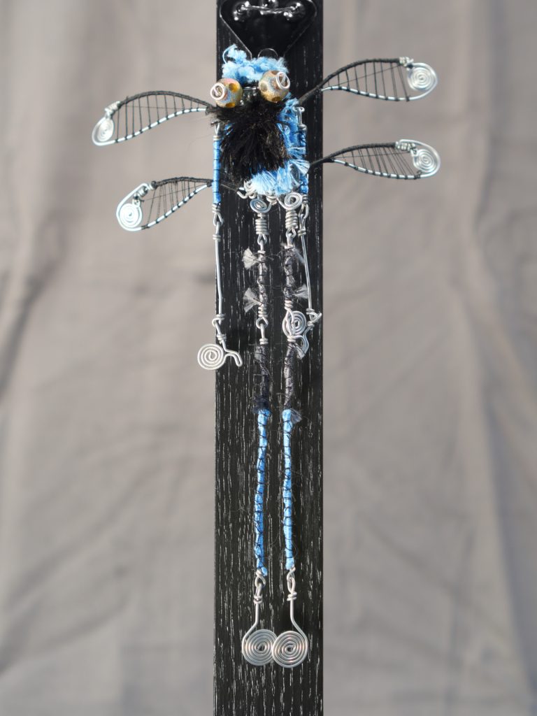 Fauna Sculpture - Damselfly: Man with Pronounced Droop